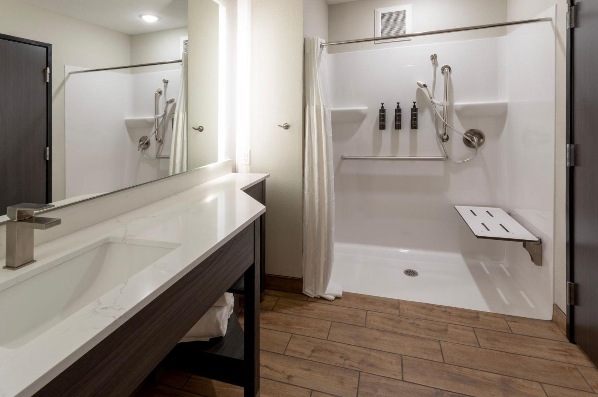 Grandstay Hotel & Suites Algona Экстерьер фото