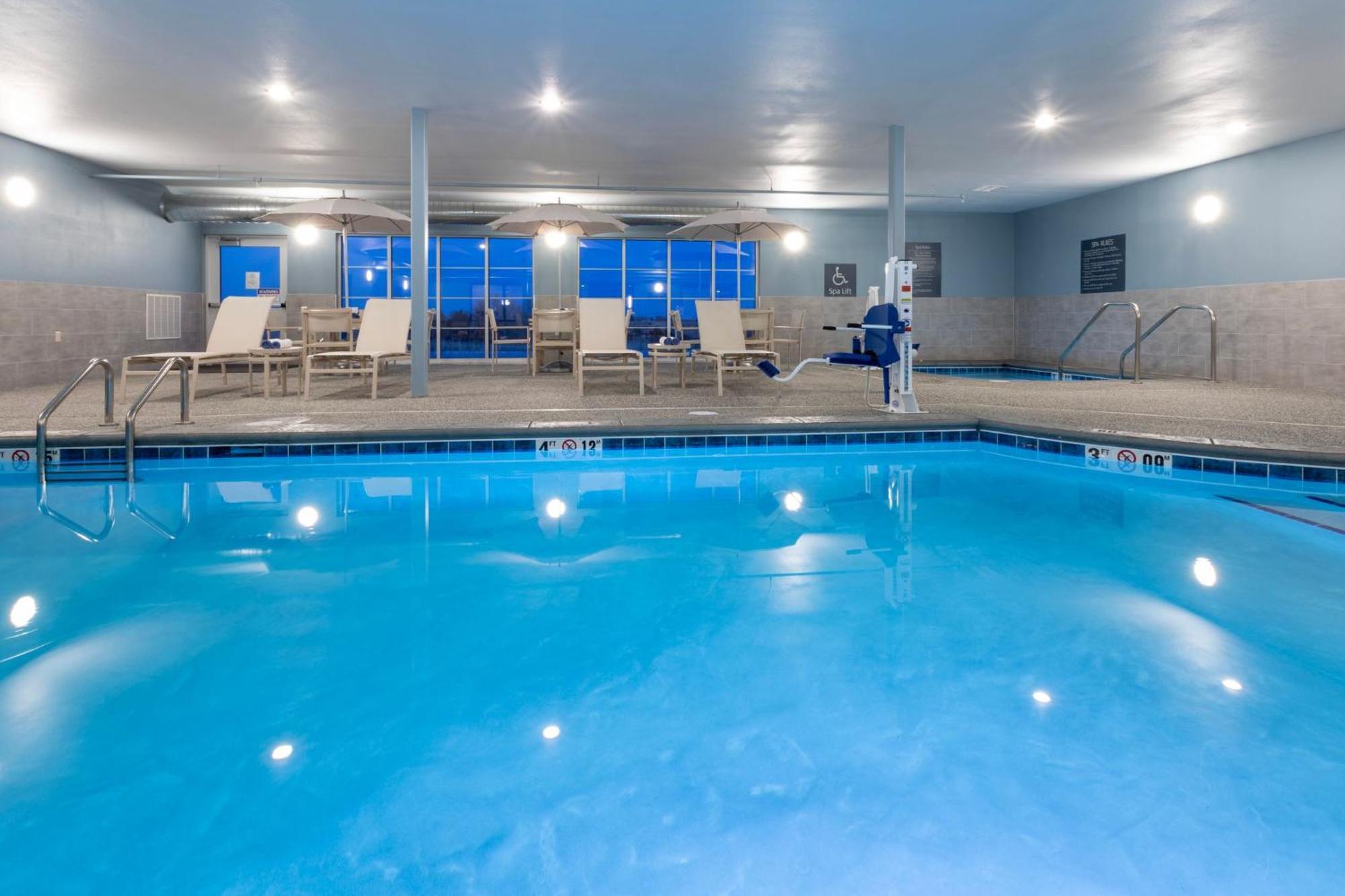 Grandstay Hotel & Suites Algona Экстерьер фото